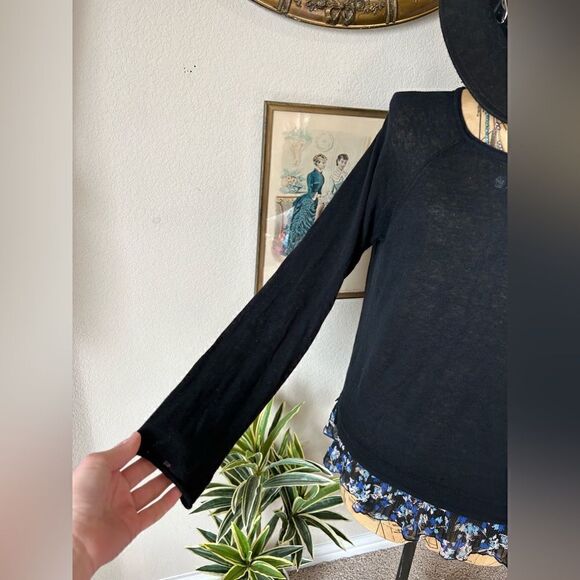 Elle Linen Blend Black Sweater With Blue Floral Ruffle Hem sz XL - Picture 2 of 7
